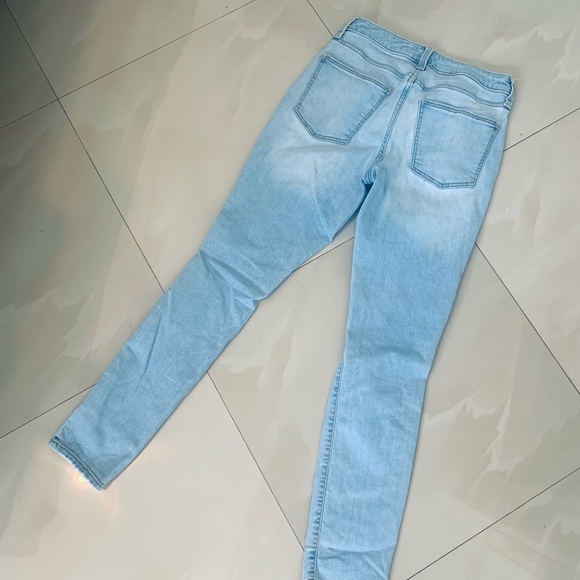 Target Universal thread size 4 / 27R light wash jean distressed denim pants - Picture 6 of 8